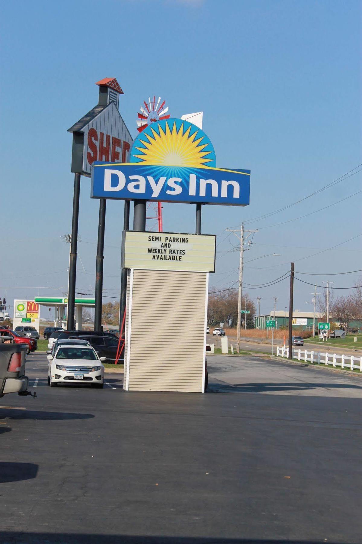 Days Inn By Wyndham Davenport Ia Eksteriør billede